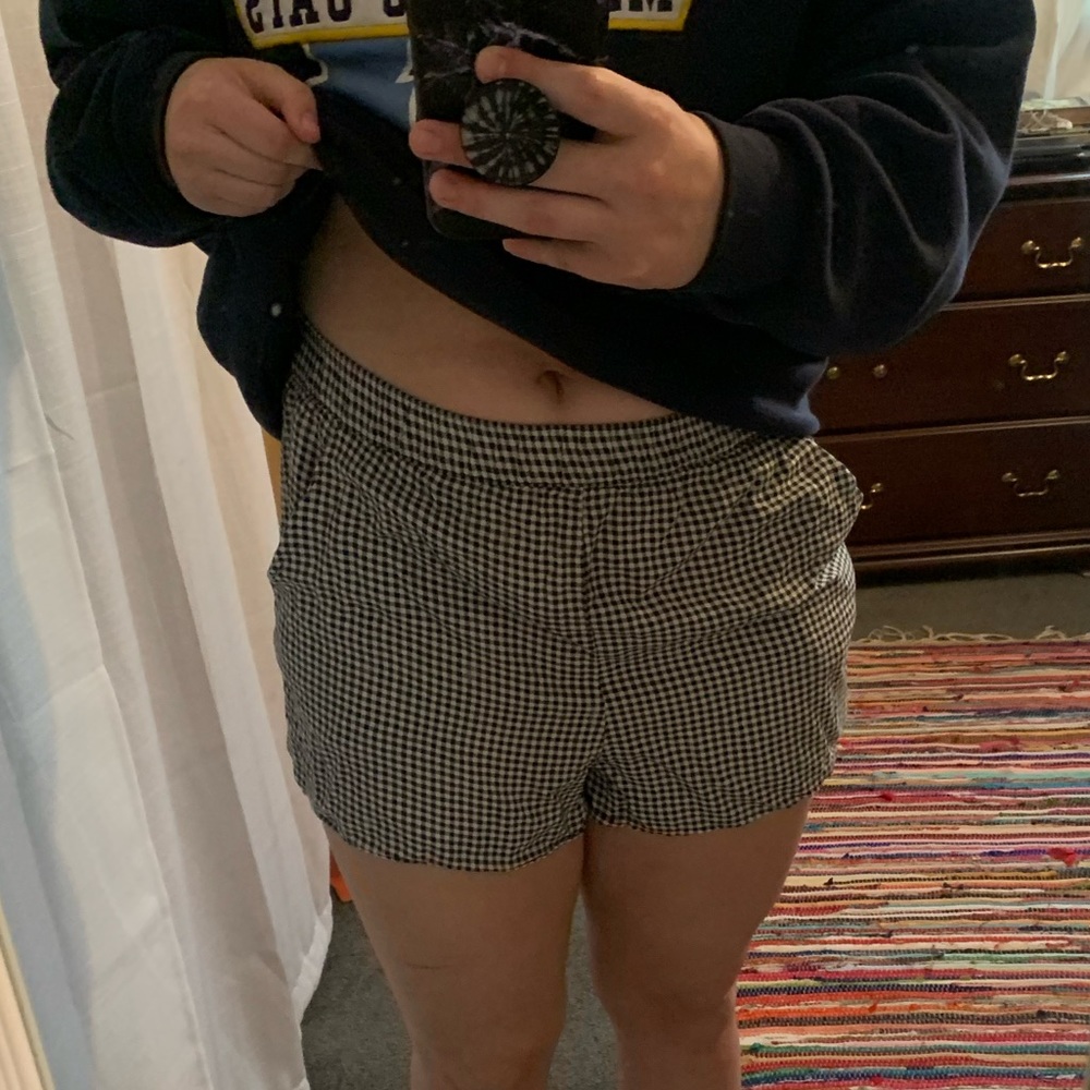 Black and white plaid shorts with pockets 10⭐️
